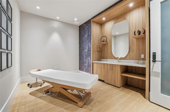 Building Photo - 275 1st Ave S