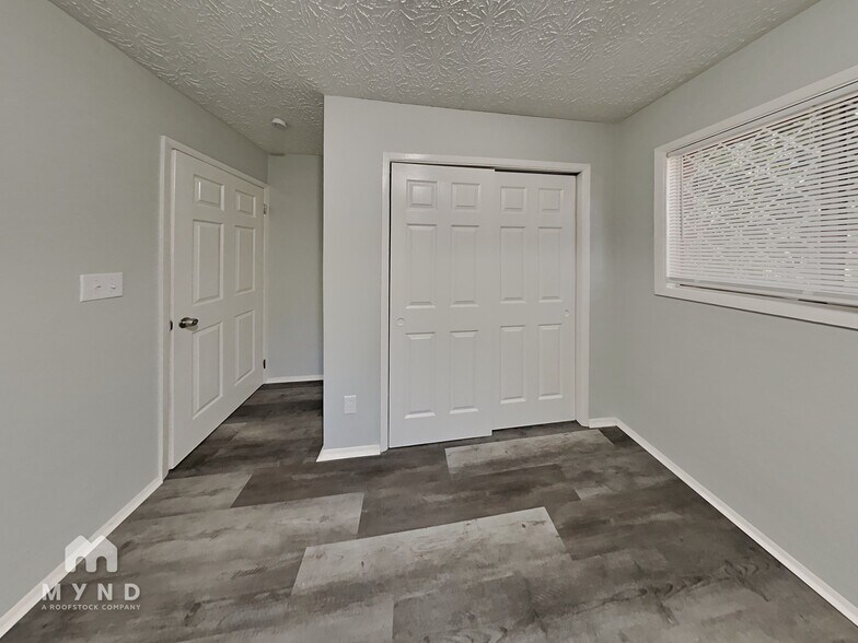 Building Photo - 5906 Pineglen Ct