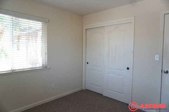 Building Photo - 2226 Via Tuscania Ave