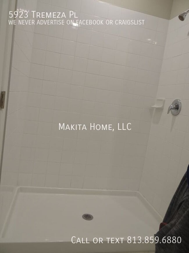 Building Photo - 5923 Tremeza Pl