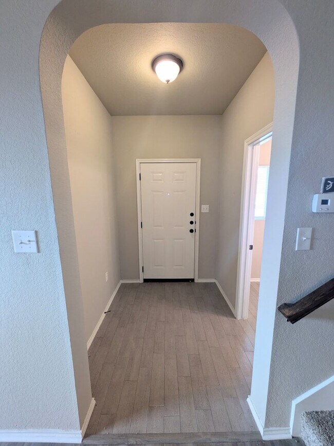 Building Photo - 5826 Grandwood Dr