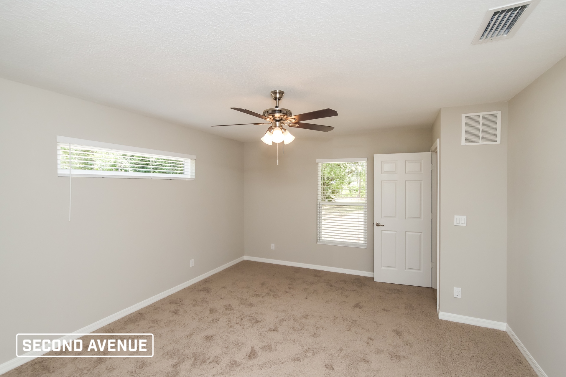 Building Photo - 1576 Summit Rd