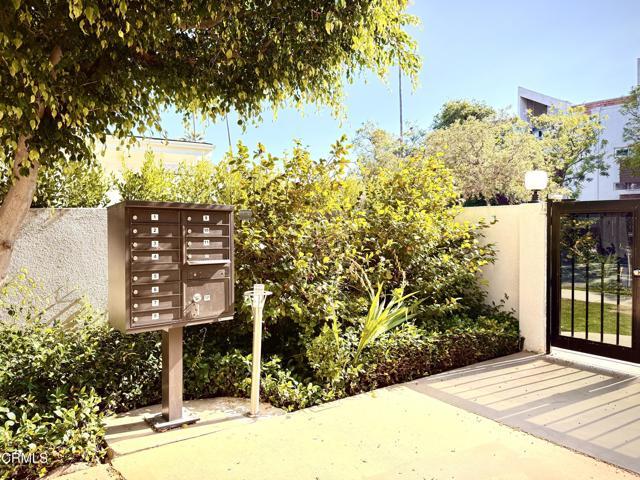 Building Photo - 360 S Los Robles Ave