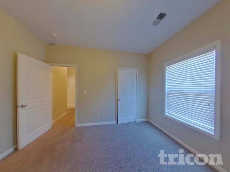 Building Photo - 3663 Shale Ln SE