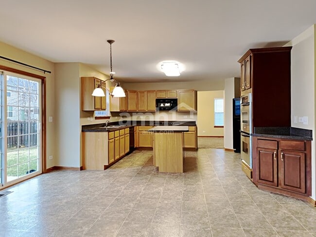 Building Photo - 255 Springwood Dr