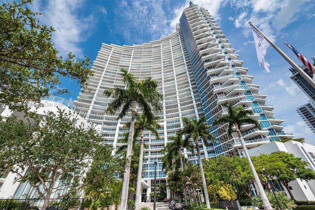 Building Photo - 2020 N Bayshore Dr