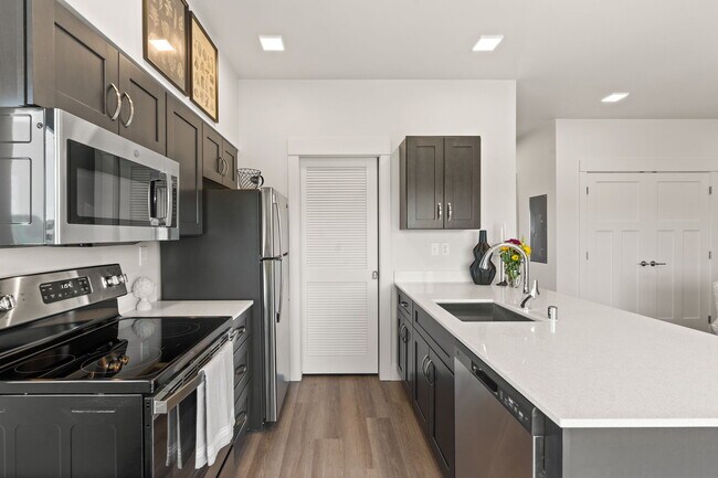 Building Photo - Fairways Apartments