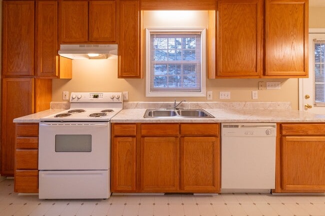 Building Photo - Charming 3 Bedroom, 2 Bathroom Home in Matthews!