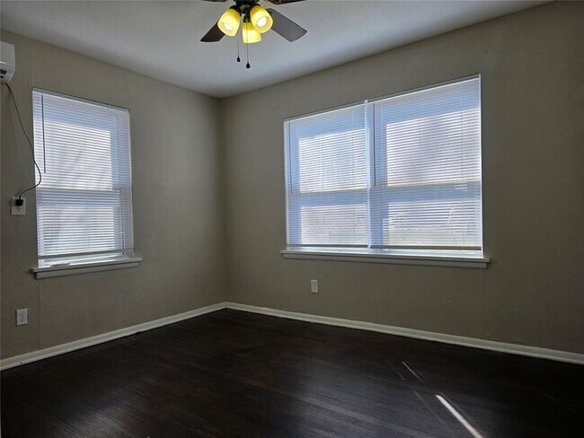 Building Photo - 3613 SE 24th St