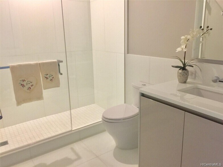 Bathroom #2 - 1118 Ala Moana Blvd