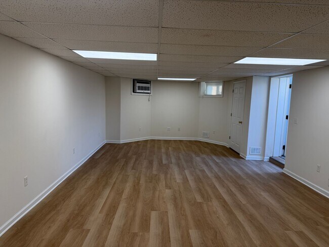 Building Photo - Magnolia - Beauty Shop