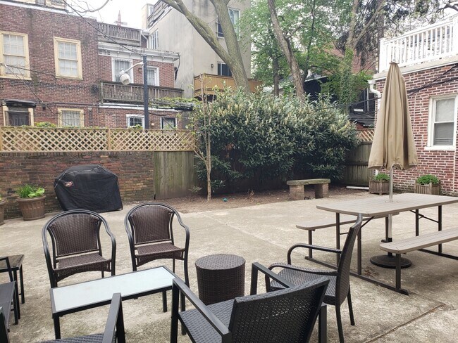 Shared Courtyard - 1502 Mount Vernon St