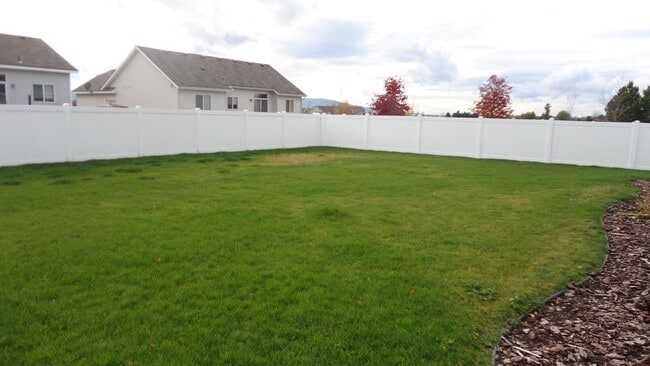 Building Photo - Beautiful 4 Bed-3 Bath House in CDA!