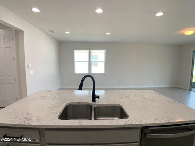 Building Photo - 1499 Tropical Pine Cove