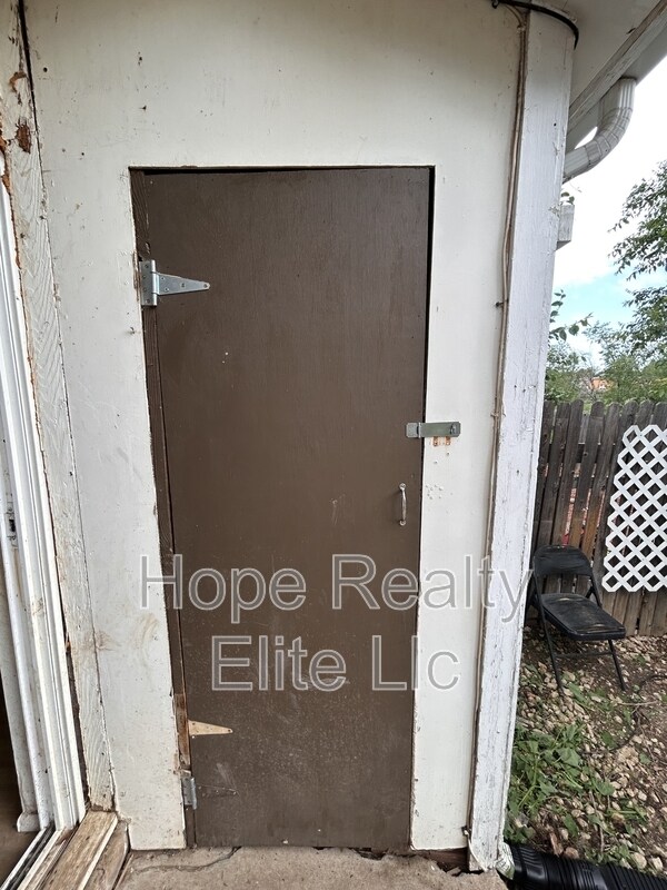 Building Photo - 334 Fairway S