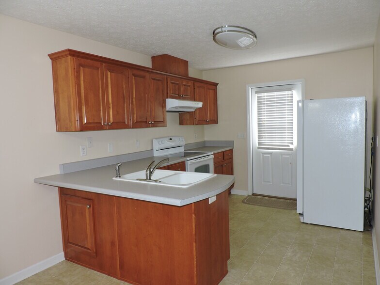 Building Photo - 121 Half Acre Ln