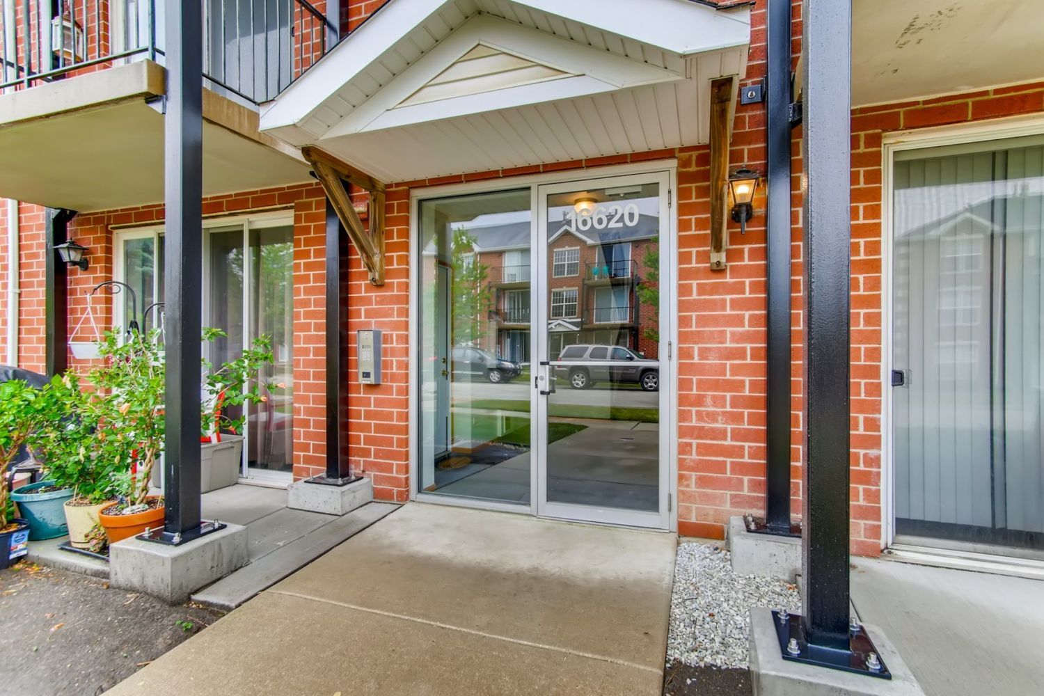 Main Entry - 16620 Liberty Cir