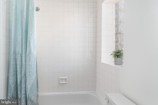 Building Photo - 1843 Mintwood Pl NW