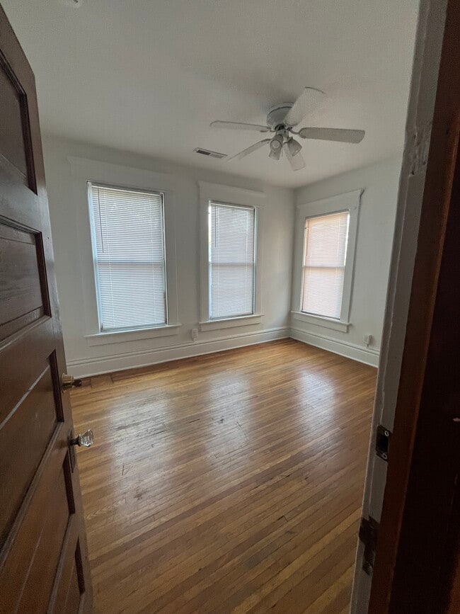 Another second floor bed - 32 E Northwood Ave