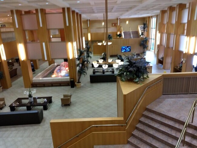 Building Photo - 2003 Lincoln A