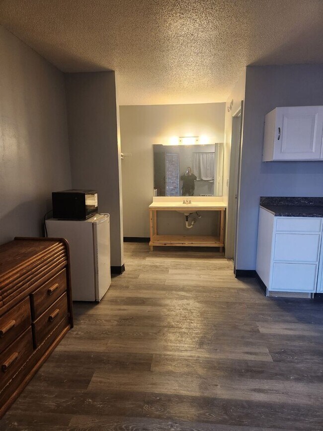 Building Photo - 1 Bed/1 Bath Micro Unit - Accepting HUD/Section 8 Vouchers!
