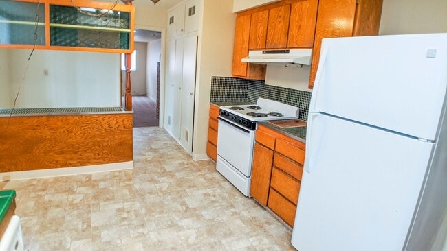 Building Photo - Charming Pet Friendly, 3-Bedroom 1-Bath, p...
