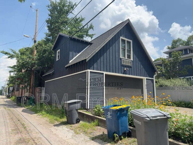 Building Photo - 626 E 15th St
