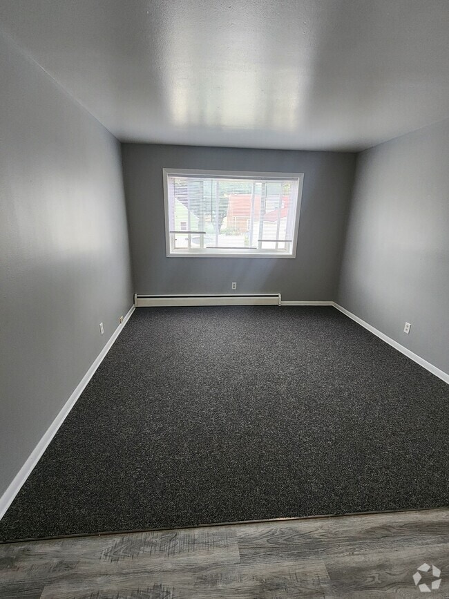 Building Photo - 6521