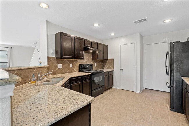 Building Photo - 142 Rummel Dr