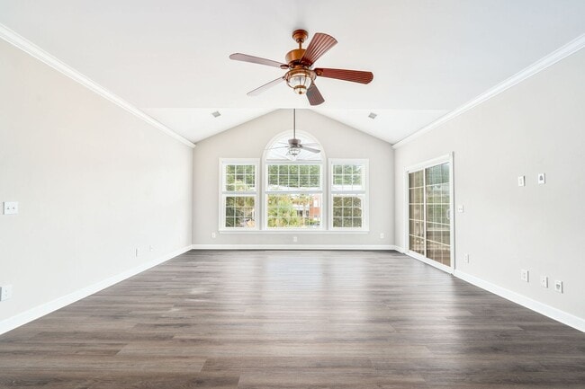 Building Photo - Luxury Living in Mt. Pleasant’s Ellington ...
