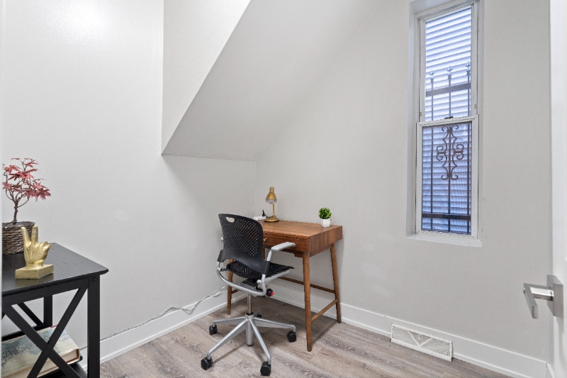 Building Photo - 2345 W 21st St