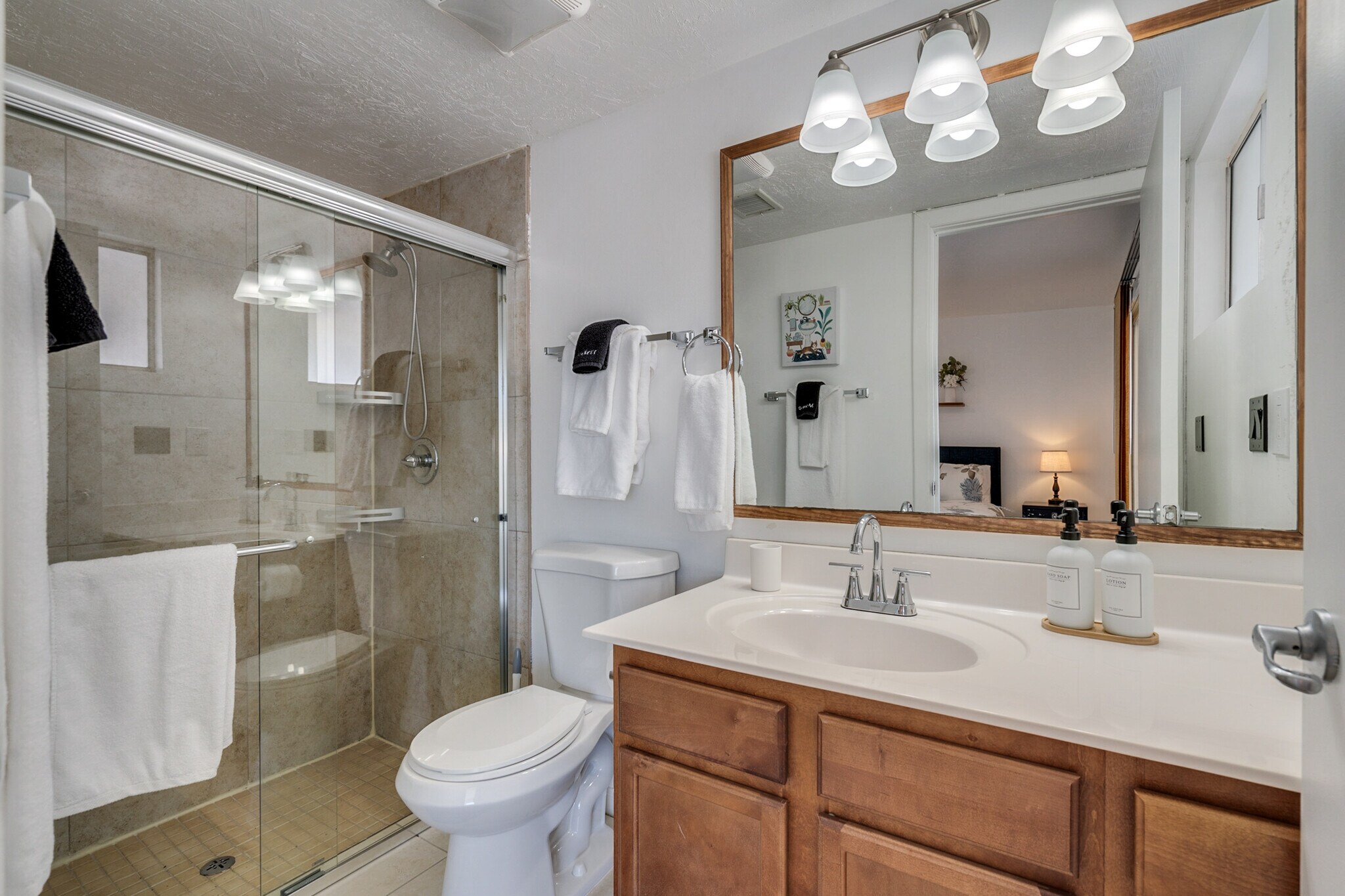En-Suite Master Bathroom - 9870 E Celeste Dr
