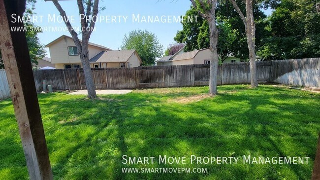 Building Photo - 2557 N Laughridge Ave