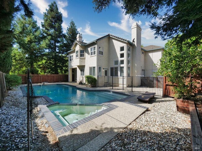 Building Photo - 3500 Crownridge Dr