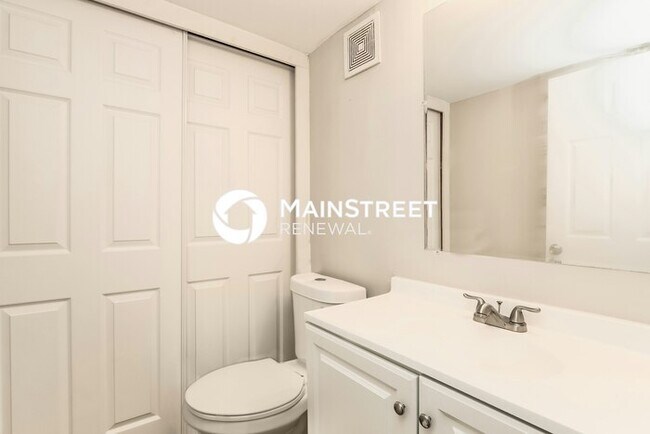 Building Photo - 3 Bedroom Pet-Friendly Home in Louisville, KY with Main Street Renewal