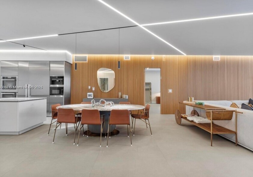 Building Photo - 5000 Island Estates Dr