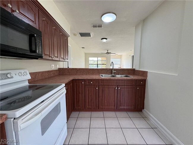 Building Photo - 647 Homestead Rd S