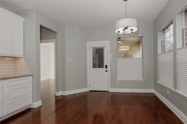 Building Photo - 2 E Pipers Green St