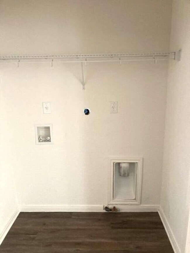 Building Photo - Open concept ranch