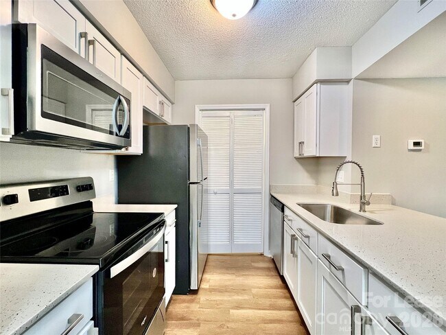 Building Photo - 11084 Harrowfield Rd