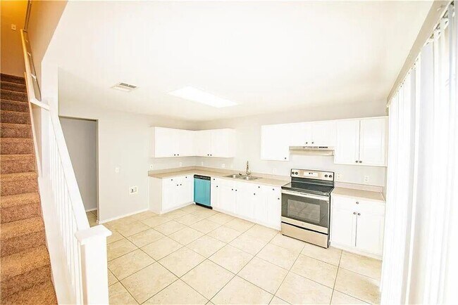 Building Photo - 2208 Bluebonnet Dr