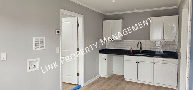 Building Photo - 123/125 Sequoia Drive