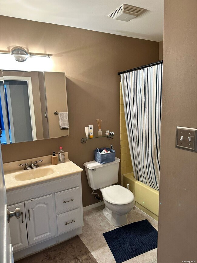 Building Photo - 115 Wedgewood Dr