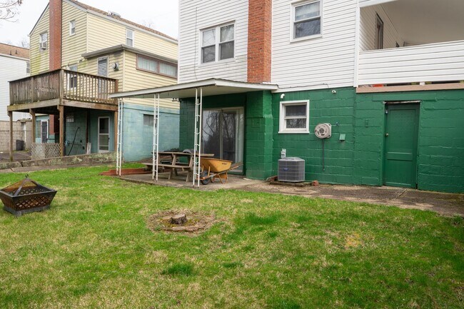 Building Photo - AVAILABLE JULY 1ST!! DON'T MISS this FANTASTIC home in a PRIME LOCATION!