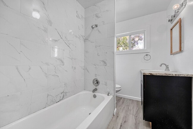 Building Photo - $2,445.00, 3-bed, 2-bath located in Denver.