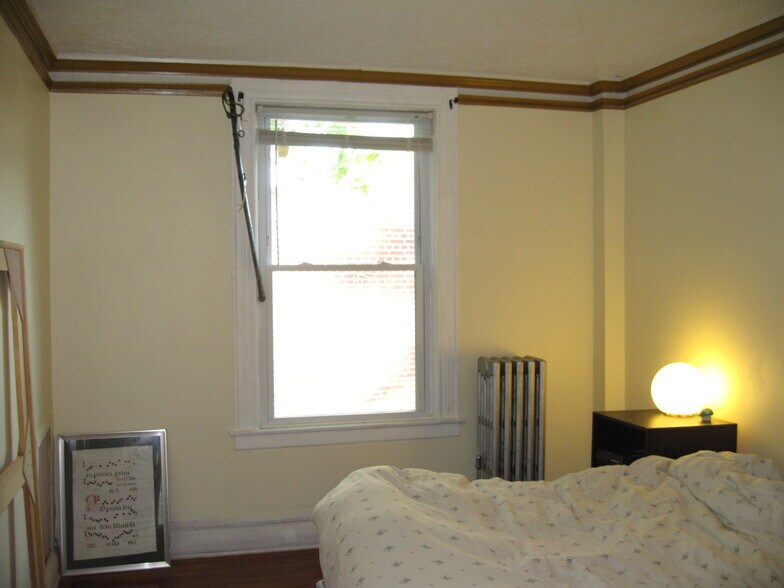 Building Photo - 90 Messer St
