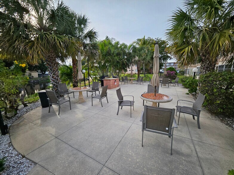 PRIVATE BUILDING BARBECUE AREA - 2900 NW 46th Ave