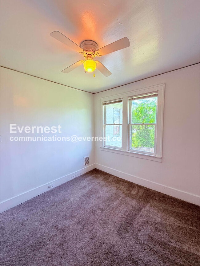 Building Photo - 4 Bed/2 Bath Home with Fenced Yard / Vouchers Accepted / Available Soon!