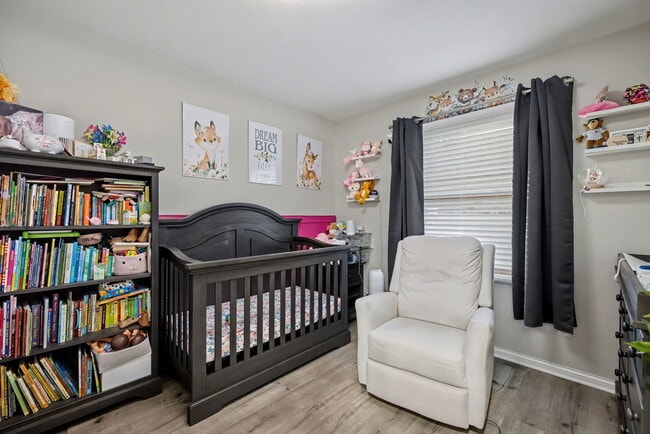 Building Photo - 2208 Root St