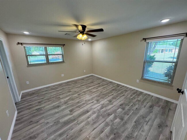 Building Photo - 141 Foxfire Rd